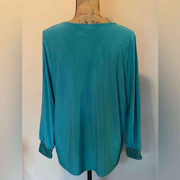 Beautiful green blouse-New! - Picture 2 of 4
